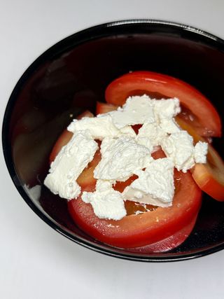 Salată de roșii cu brânză