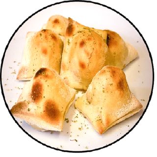 Minicalzones Los Famosos