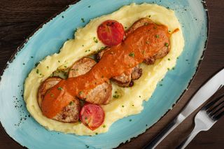 Mușchiuleț de porc cu sos brun și piure de cartofi