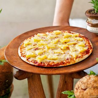 პიცა ანანასით და მუსკატის კაკალით