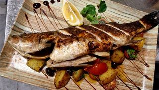 Лаврак на плоча