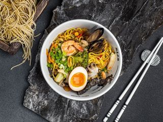 Локшина з морепродуктами XL (450g)