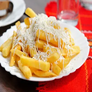 Пържени картофи със сирене-250гр