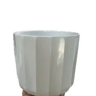 Vaso decorativo branco com riscas 