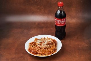 Špageti Bolonjeze + Coca-Cola 0.5l