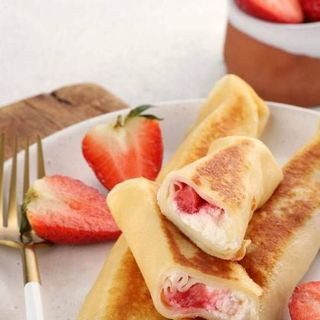 Mrożone Naleśniki z Twarogiem i Truskawkami (500 g)