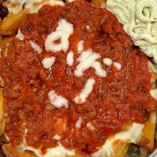 Patatas Fritas Con Carne Y Queso