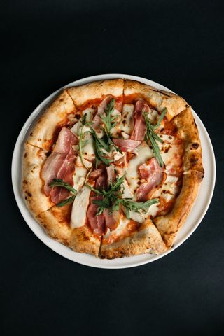 Піца з куркою та фермерським беконом (550г)