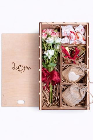 ხის გრავირებული ყუთი თაიგულით