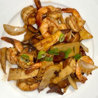 Gambas con bambú y setas