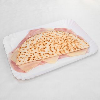 Piadina salame Nostrano e Pecorino