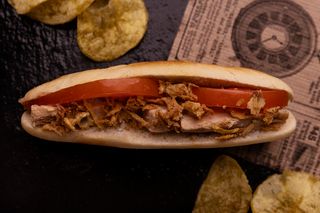 15 Montadito De Atún Con Tomate Y Cebolla Crujiente