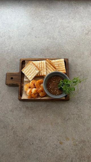 Креветки з соусом (200г)