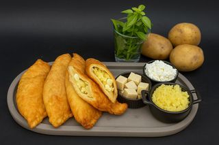 Box cu cartofi și brânză (4 bucăți)