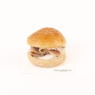 Brioche De Lomo Y Mayonesa De Trufa