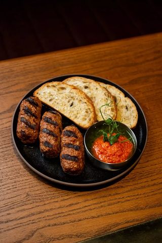 Мики с зеленым соусом/ Mici cu salsa verde