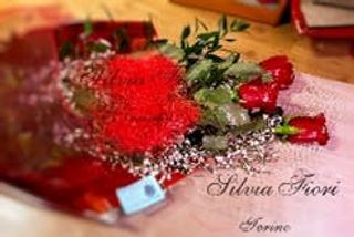 3 Rose rosse finemente confezionate