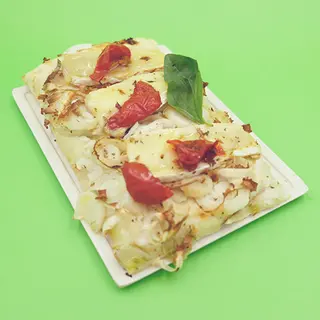 Focacetta De Puerros, brie y tomate semisecos