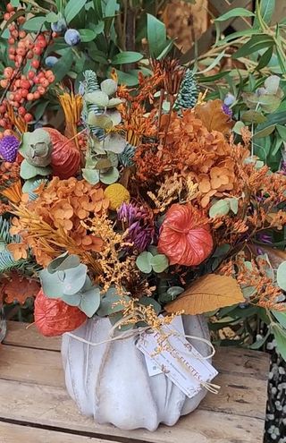 Ceramica Con Centro De Hortensias Preservadas