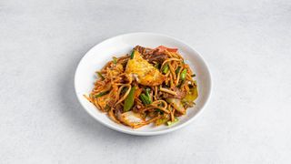 Жареный лагман с яйцом