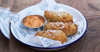 Crocchette di patate e mayo alla paprika