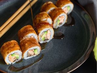 MAKI Z ŁOSOSIEM OWIJANE TAMAGO