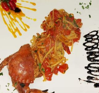 Linguine al granchio reale con pomodorini datterino e prezzemolo