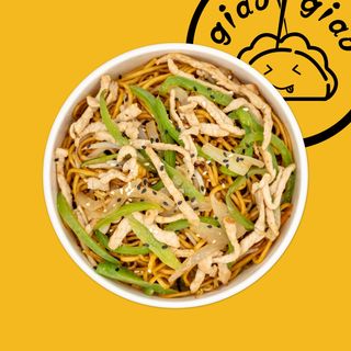 Spaghetti saltati con carne di maiale e peperone