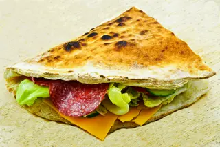 Sandwich cu salam
