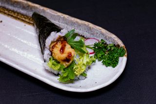 104. Temaki Tempura De Langostino Y Lechuga (1 Ud.)