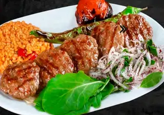 Kofte kebab plato