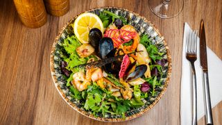 Salată cu fructe de mare