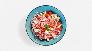 Salată de roșii cu telemea si ceapă