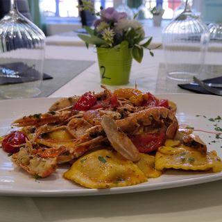 Tortelli con ripieno di mare al sugo di scampi