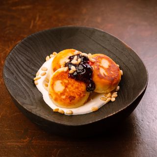 Сирники зі сметаною та смородиновим джемом(220г)