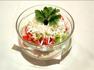 74. Салата шопска