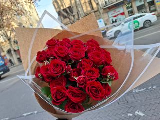 წითელი სპრეი ვარდები