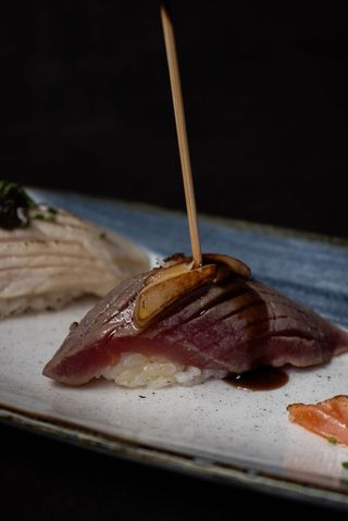 Nigiri De Atún Soasado y foie