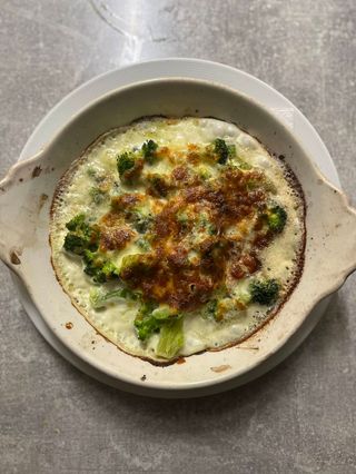 Броколи със синьо сирене (400г)