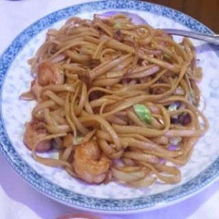 Tallarines fritos con gambas