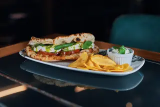 Caprese sendvič