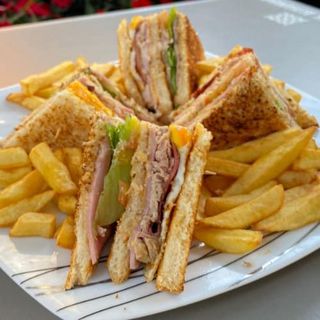 Sándwich Club Burguer