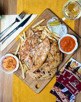 Pileće bijelo meso sa prilogom