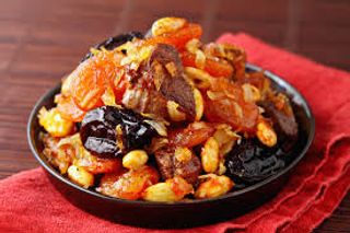 Tajine de cordero con ciruelas y almendras