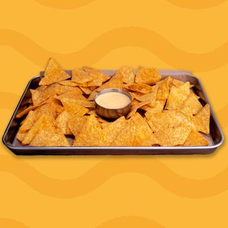 Nachosy z autorskim sosem serowym