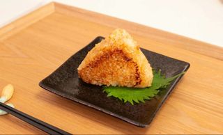 Onigiri fritto salmone cotto