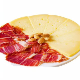 Tapa De Tabla Jamón Y Queso