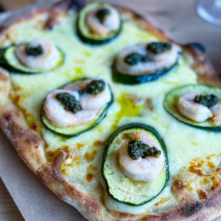 Pinsa Zucchini e gamberetti