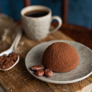 Musuroi cu ciocolata si insertie de visine