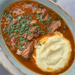 Чашушулі з індички з картопляним  пюре